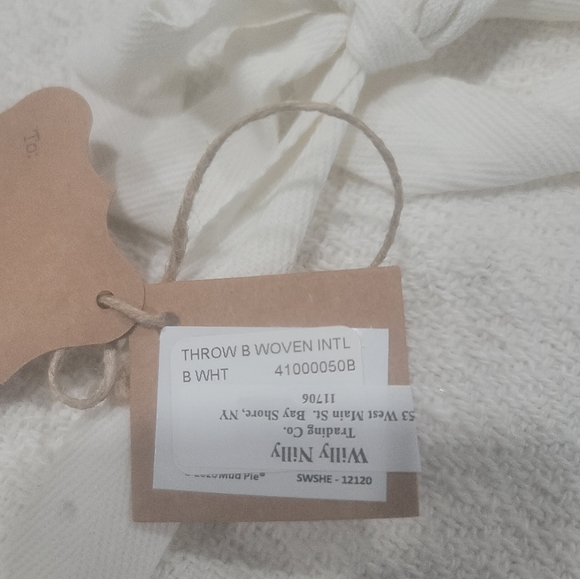 Ivory throw - Picture 4 of 4